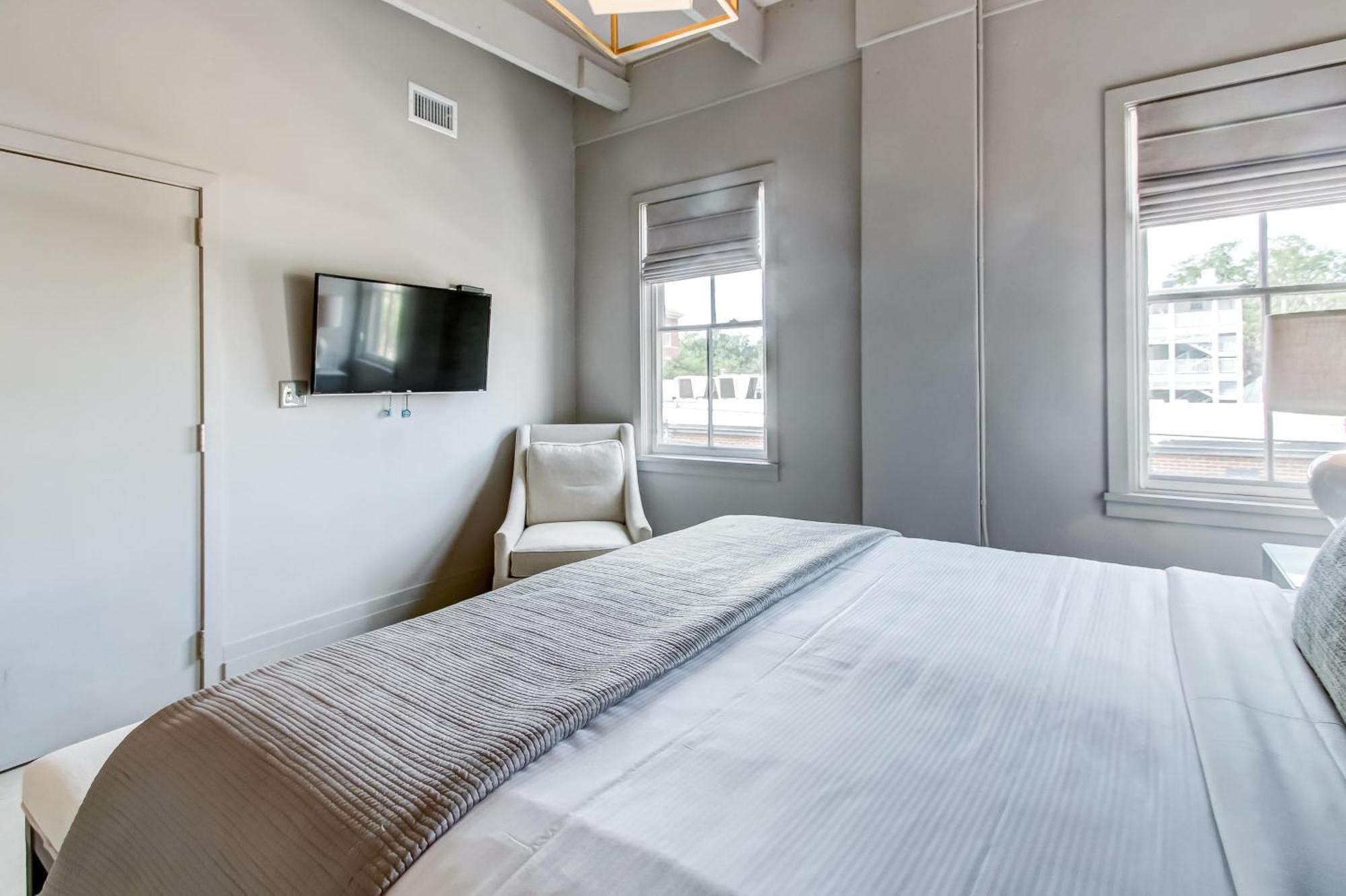 Parker's Collection - 6 Bedroom Apartment