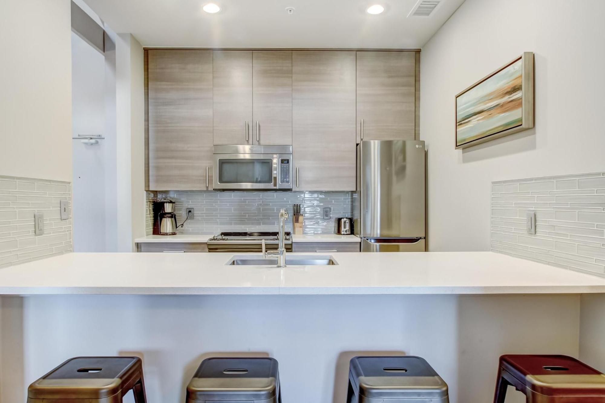 Parker's Collection - 6 Bedroom Apartment *